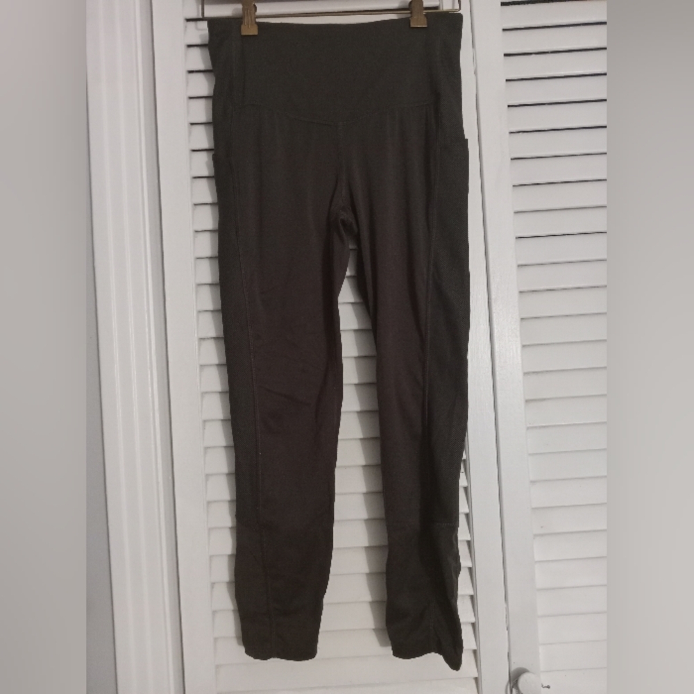all in motion cropped workout leggings Size M olive green